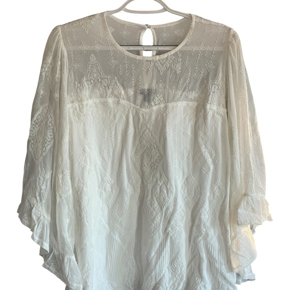 Torrid Flocked Mesh Crew Neck Bell Sleeve Top Size 00 White Blouse NWT - Picture 1 of 10